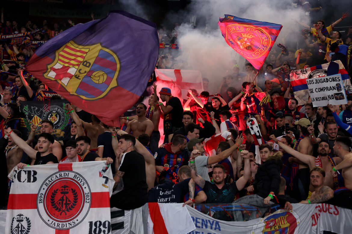 La UEFA sancionará al FC Barcelona tras actos en el Parque de los Príncipes